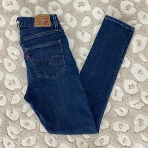 Size 28x 29L Levi’s 721 High Rise Skinny jeans